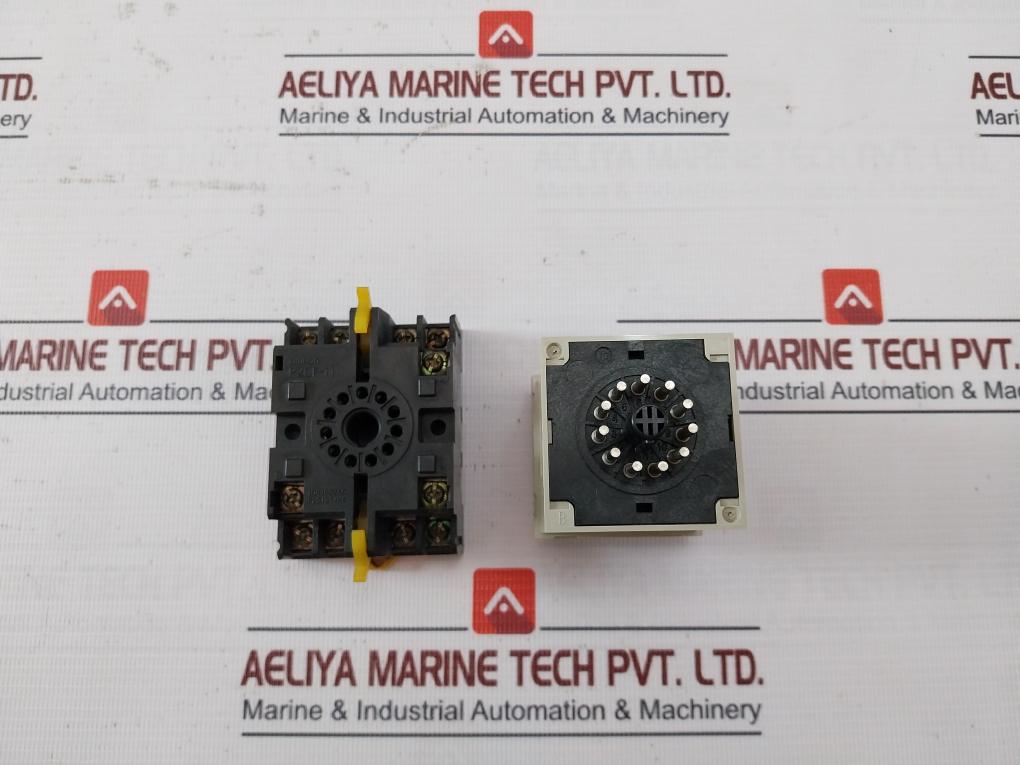 Omron H3Cr-a Solid State Timer With Pin Socket P2Cf-11, 0-1.2Sec 24Vdc/Ac 5A