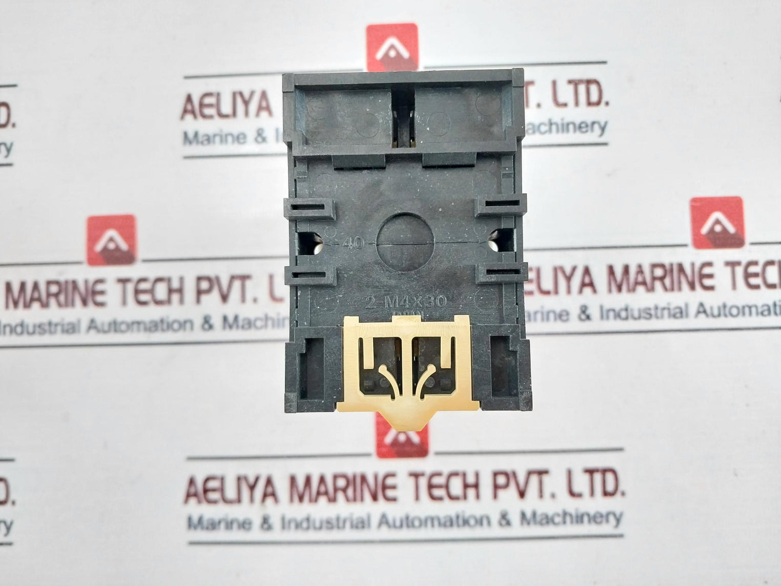 OMRON H3CR-A Time Relay with Base 0.05S-300H 100-125VDC