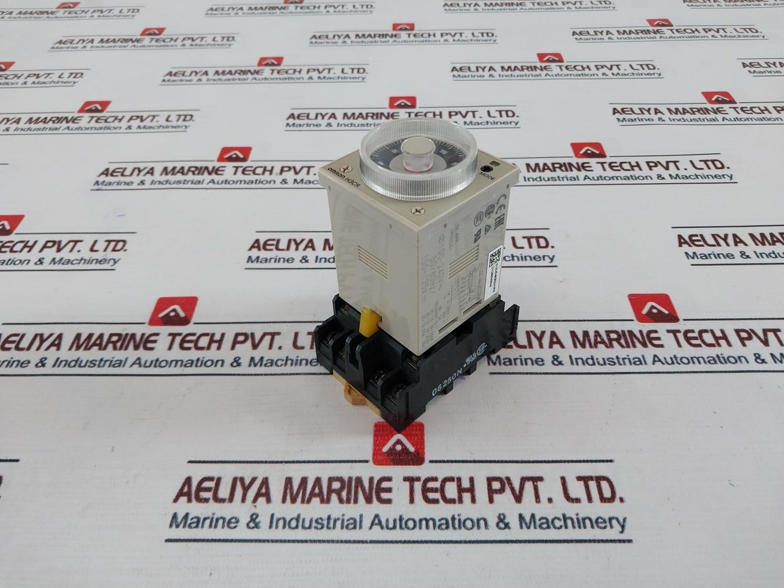 OMRON H3CR-A Time Relay with Base 0.05S-300H 100-125VDC