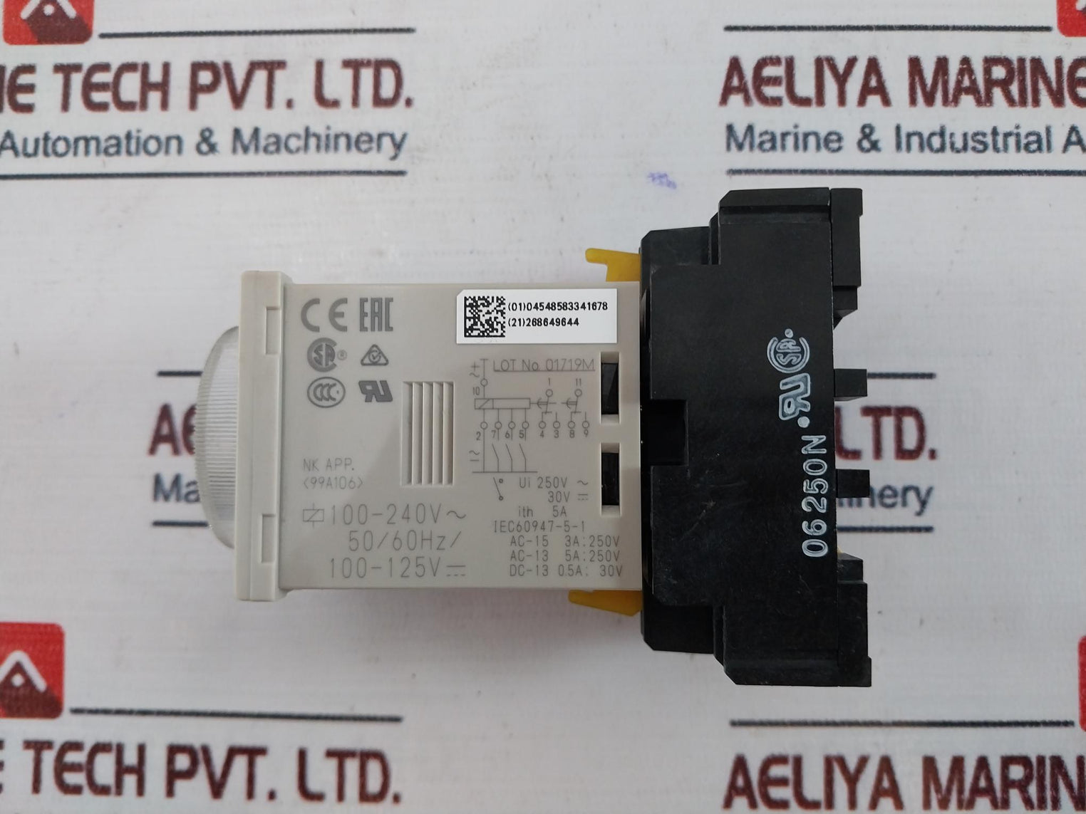 OMRON H3CR-A Time Relay with Base 0.05S-300H 100-125VDC