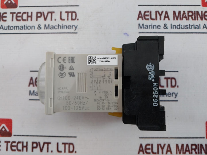 OMRON H3CR-A Time Relay with Base 0.05S-300H 100-125VDC