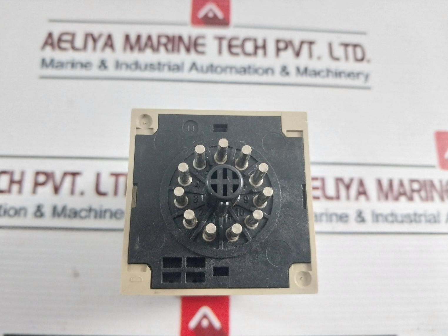 Omron H3Cr-a Timer Relay With Base 100 To 240Vac 50/60Hz