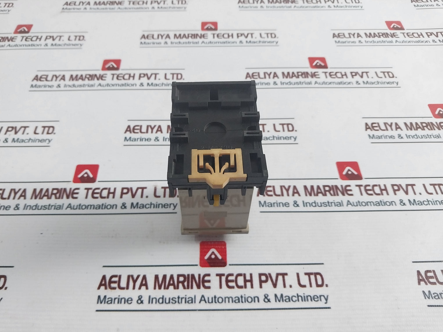 Omron H3Cr-a Timer Relay With Base 100 To 240Vac 50/60Hz