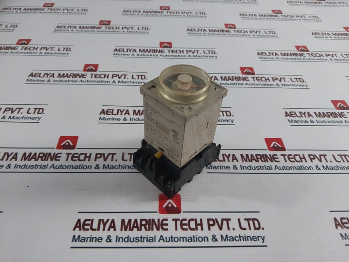 Omron H3Cr-a Timer Relay With Base 100 To 240Vac 50/60Hz
