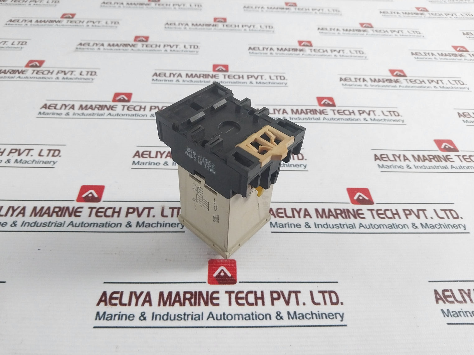 Omron H3Cr-a Timer Relay With Base 100 To 240Vac 50/60Hz