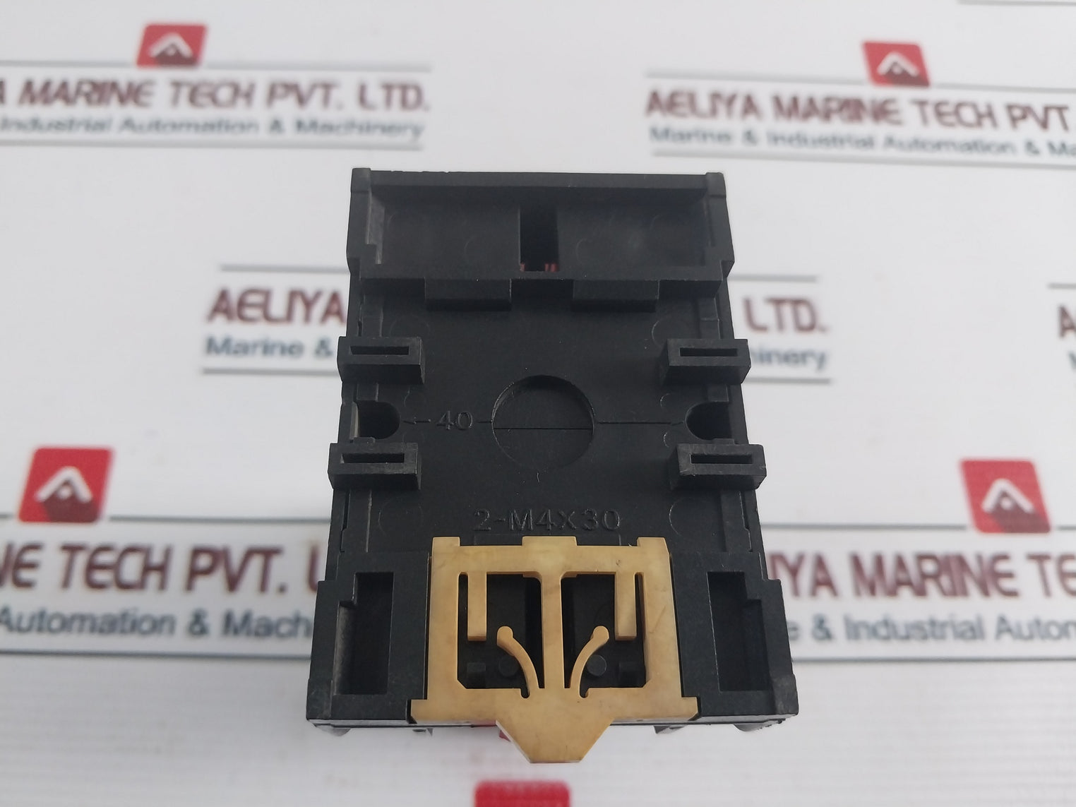 Omron H3Cr-a Timer Relay With Base 100 To 240Vac 50/60Hz