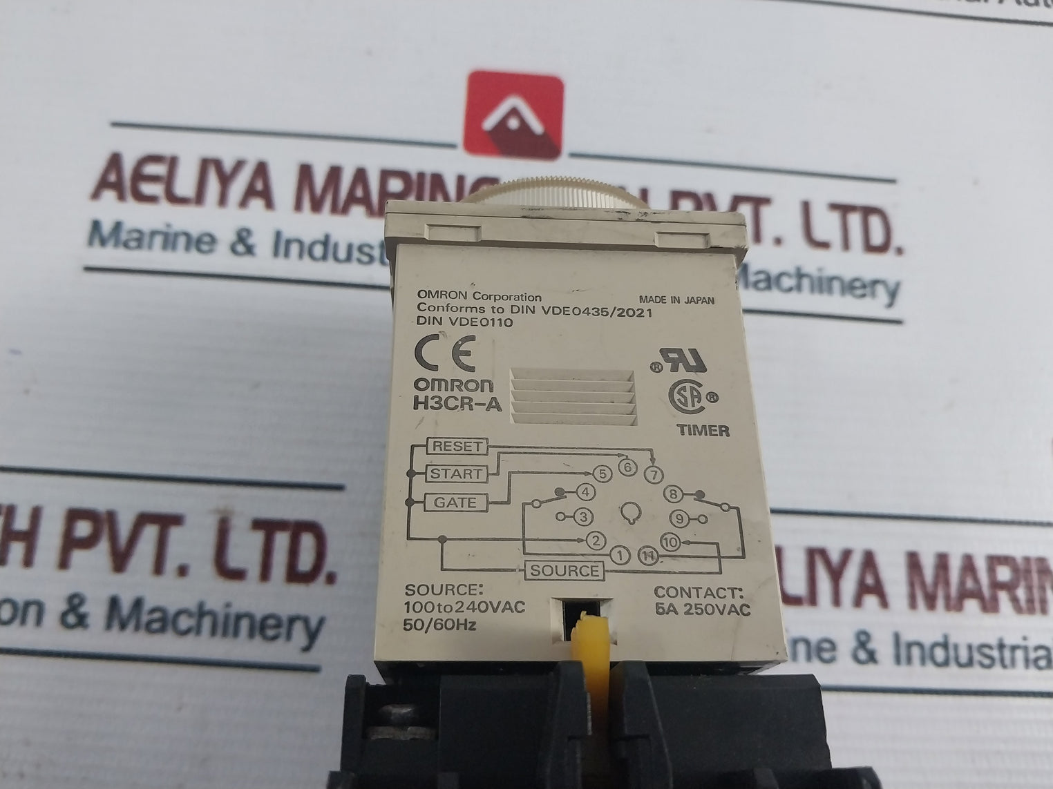 Omron H3Cr-a Timer Relay With Base 100 To 240Vac 50/60Hz