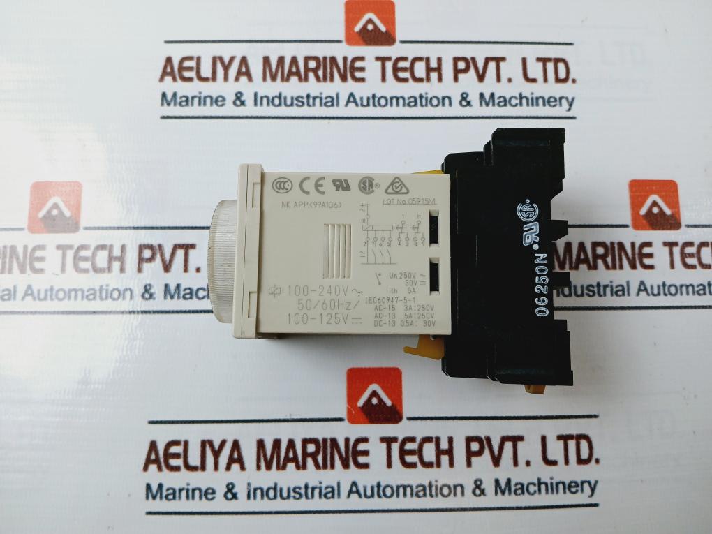 Lot Of 2X Omron H3Cr-a Timer With Base 100-240Vac 50/60Hz 0-12 Sec