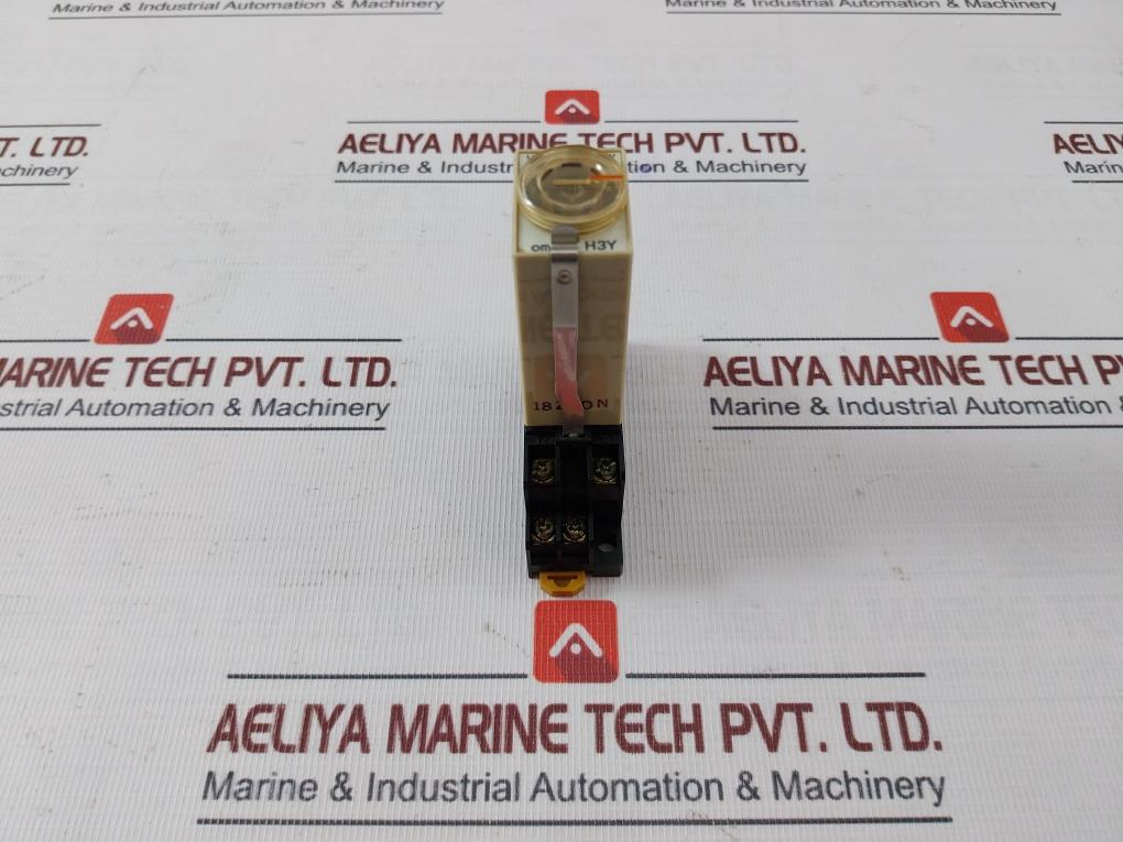 Omron H3Y-2 Solid State Timer Relay With Socket Base Pyf08A 0-10 Sec 100Vac 5A