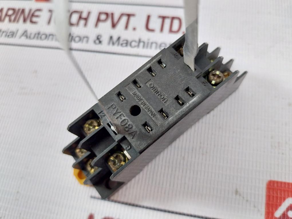 Omron H3Y-2 Solid State Timer Relay With Socket Base Pyf08A 0-10 Sec 100Vac 5A
