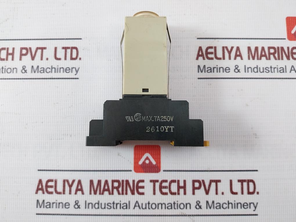 Omron H3Y-2 Solid State Timer Relay With Socket Base Pyf08A 0-10 Sec 100Vac 5A