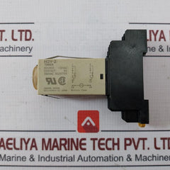 Omron H3Y-2 Solid State Timer Relay With Socket Base Pyf08A 0-10 Sec 100Vac 5A