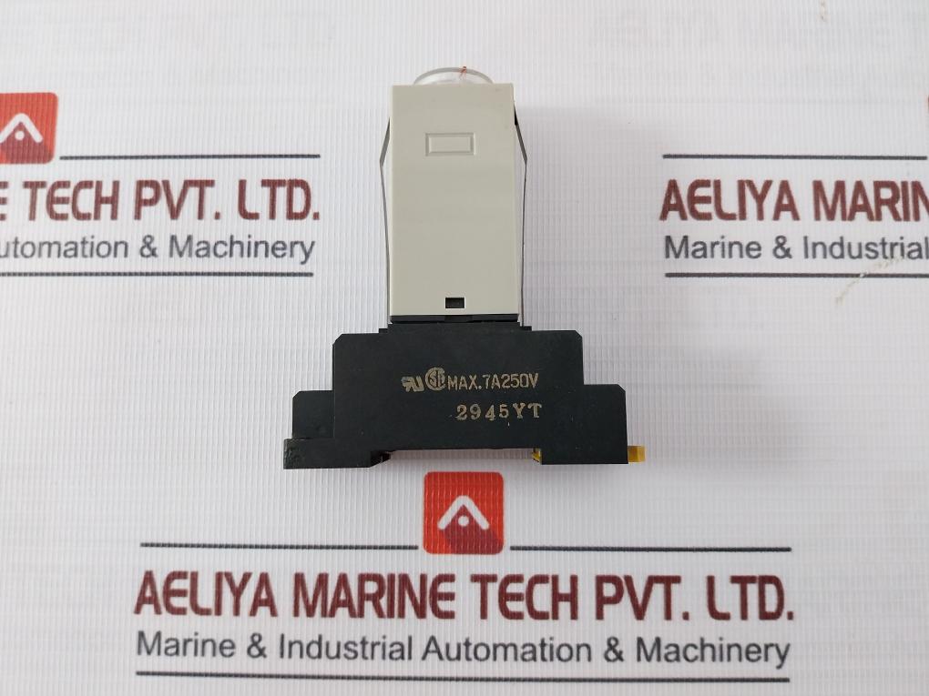 Omron H3Y-2 Timer Relay With Base 0-120 Sec Ac250V~. Dc30V--- Pyf08A