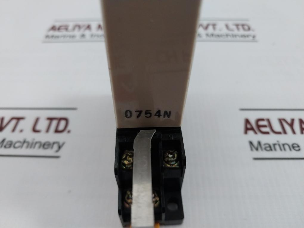 Omron H3Y-2 Timer Relay With Base 200Vac 5A 220Vac 0-5 Min 0754N 2084Y7