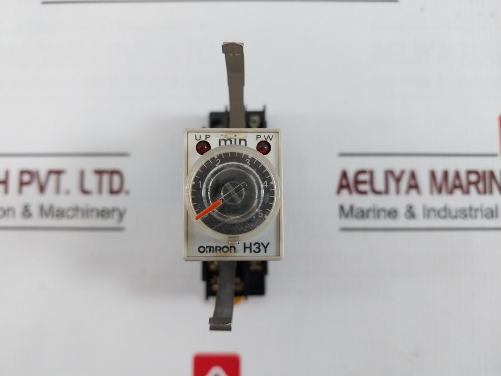 Omron H3Y-2 Timer Relay With Base 200Vac 5A 220Vac 0-5 Min 0754N 2084Y7