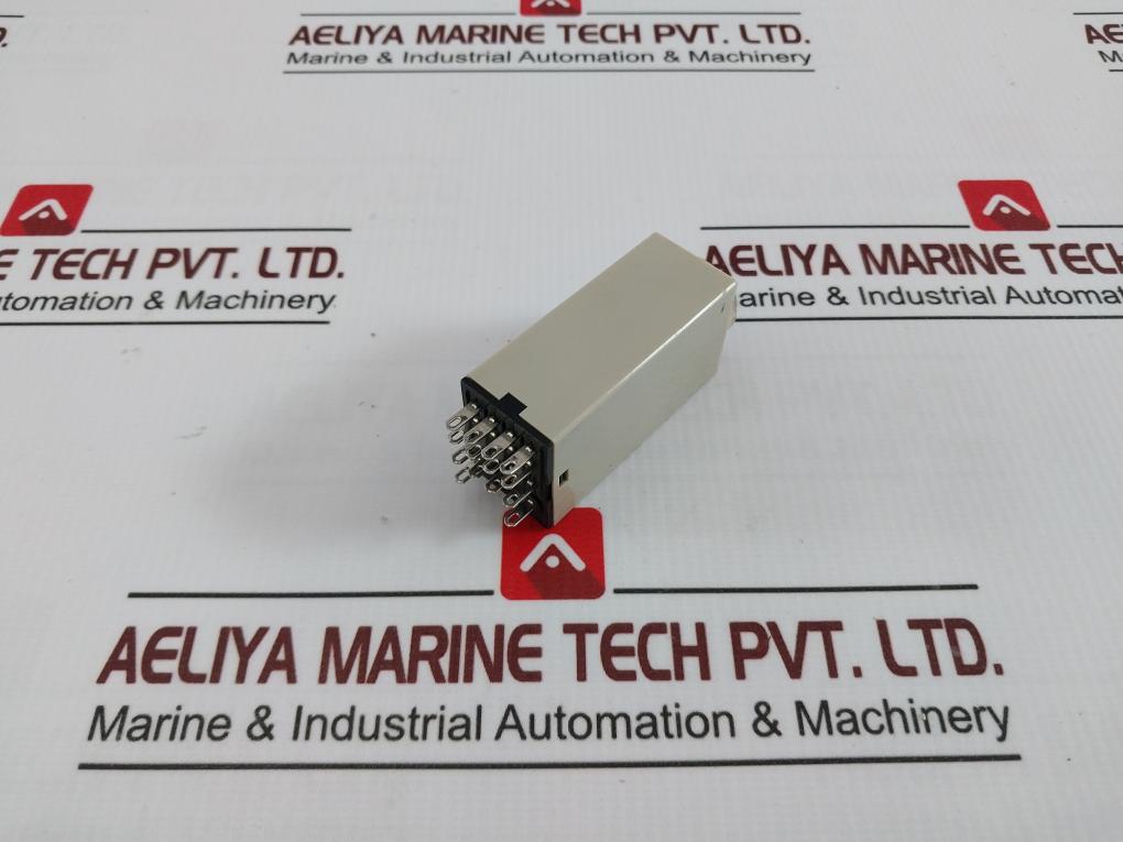 Omron H3Y-4 Timer 110Vac 3A 250Vac 0-30 Sec 07X40N