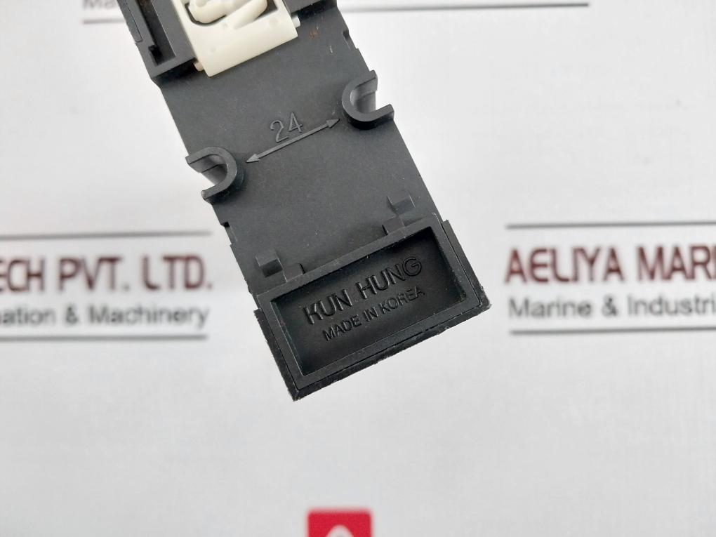 Omron H3Y-4 Timer Relay With Base 3A 24Vdc 0-30 Sec 250Vac 7A Kh-rs-14M 04Y8M