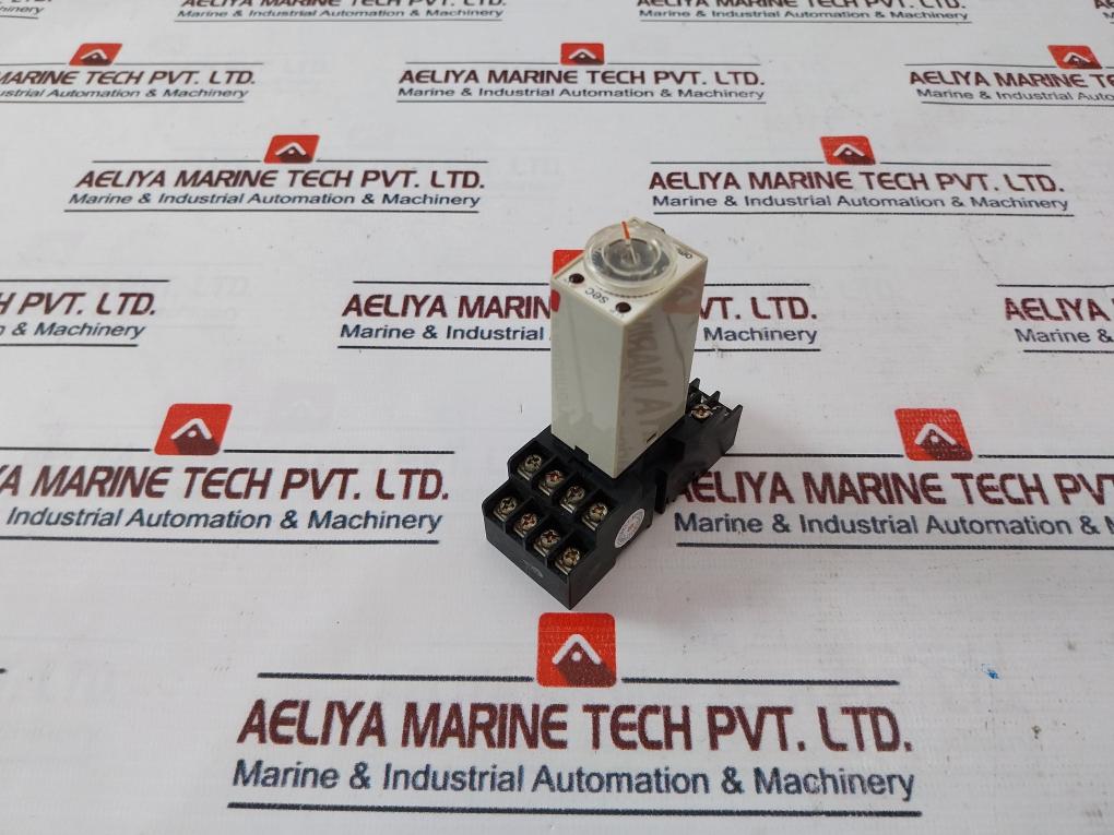 Omron H3Y-4 Timer With Base 24Vdc