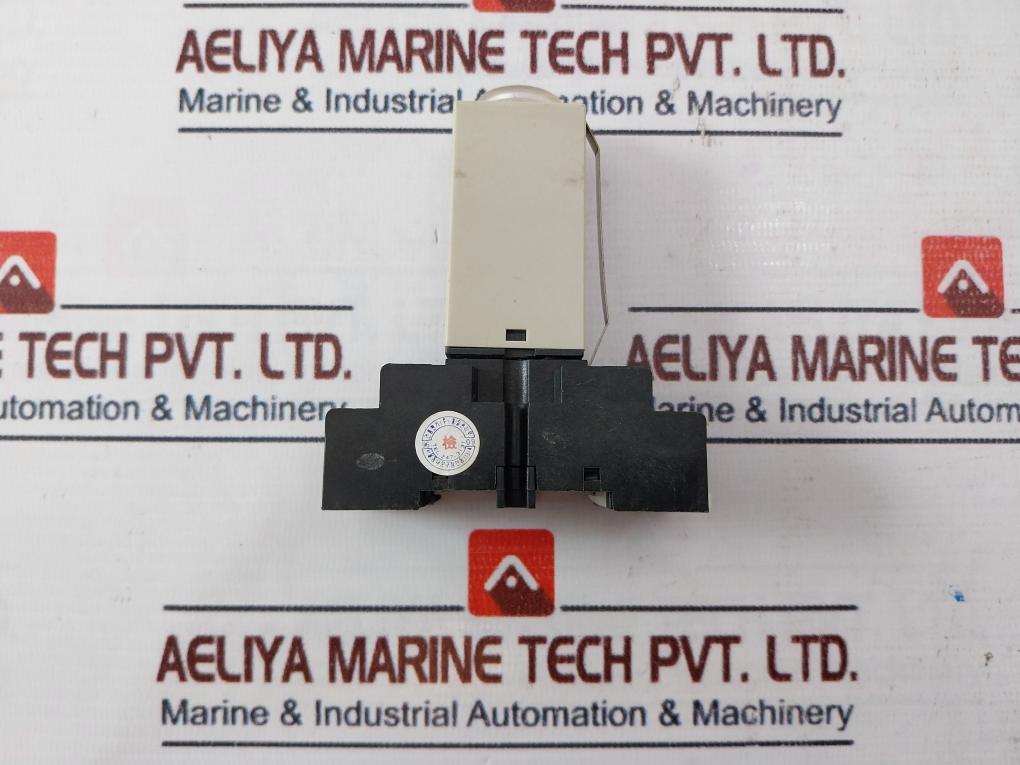 Omron H3Y-4 Timer With Base 24Vdc