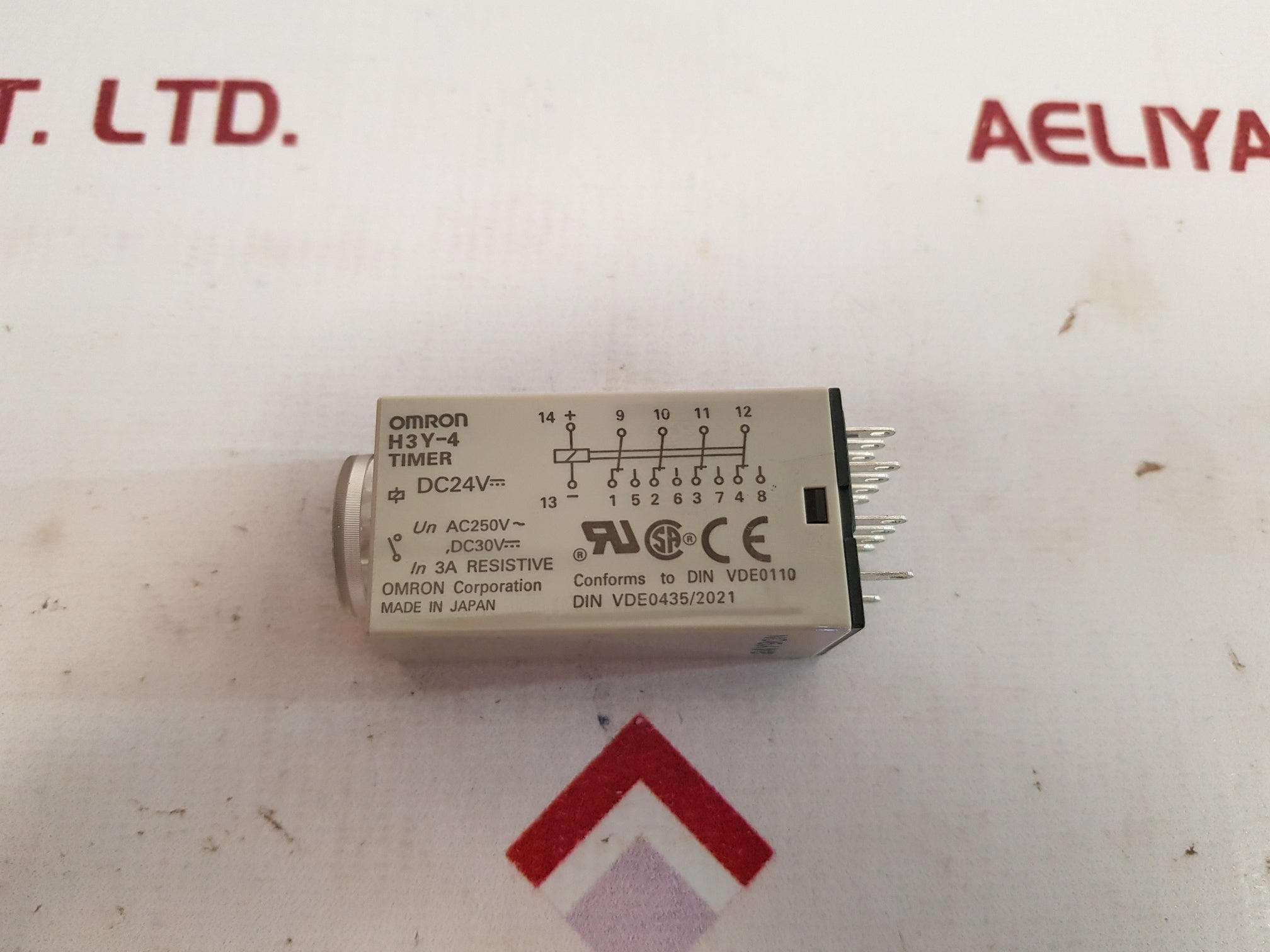 Omron H3Y-4 Timer 24Y90N