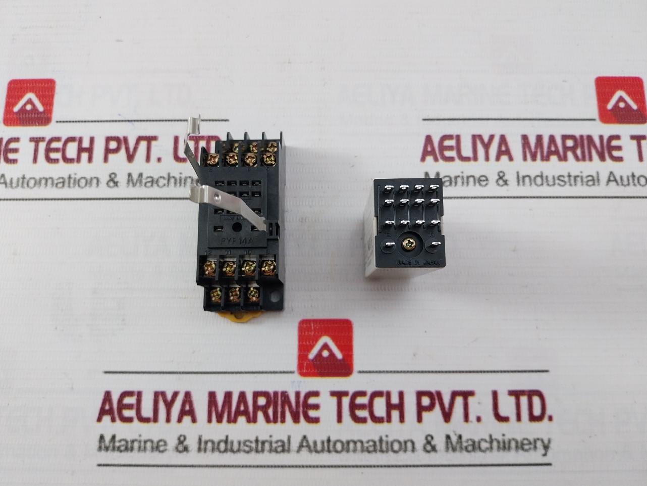 Omron H3Yn-4 Solid State Timer Relay With Socket Y92H-3 Pyf 14A Dc24V--- 3A 0-1.0