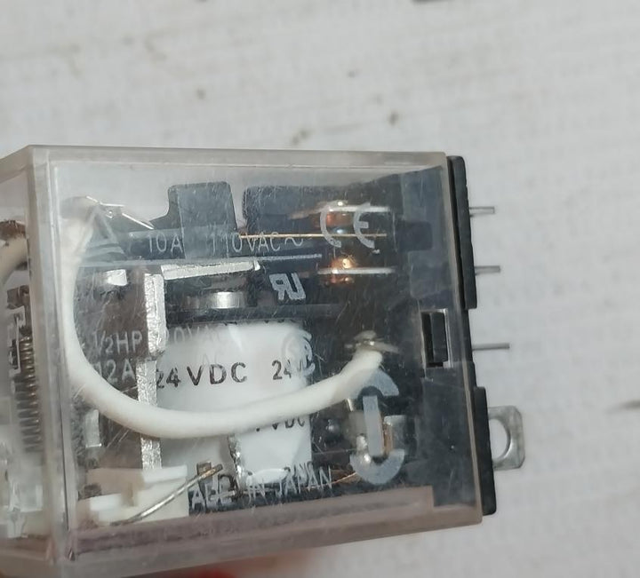 Lot of 2X Omron LY2N-D2 Relay 24VDC 10A 110VAC 1/2HP 120VAC 12A 240VAC