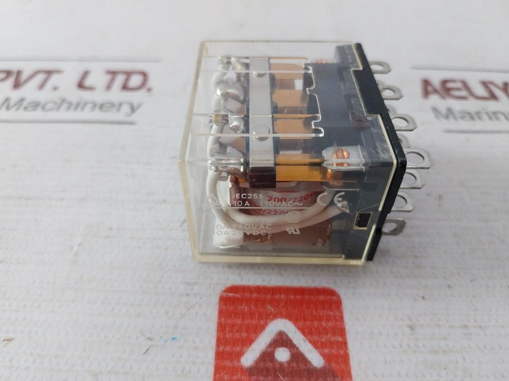 Omron Ly4N 14 Pin Relay 200/220 Vac Iec 255 0377Y3 10A 28Vdc