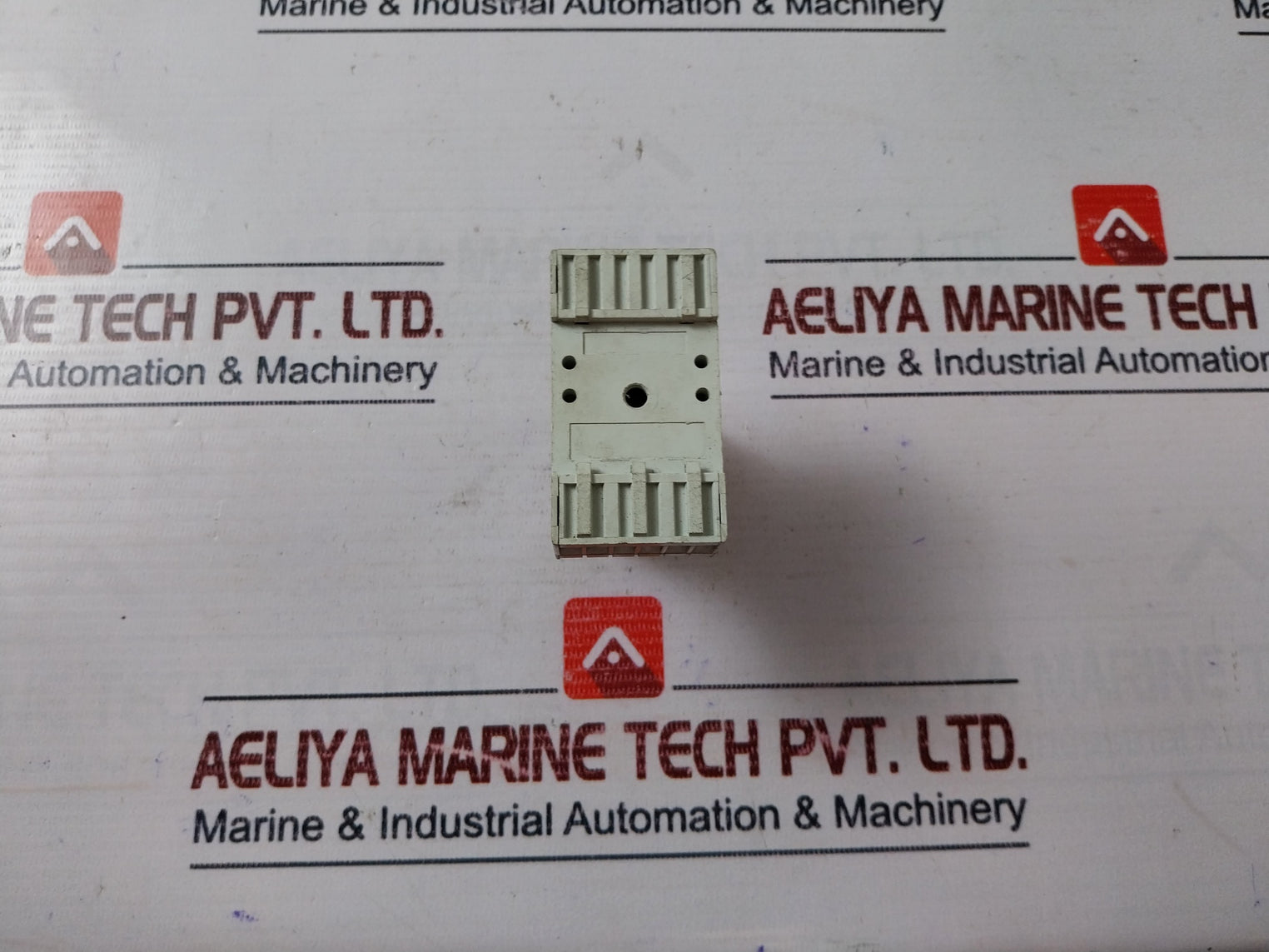 Omron Mk3P5-n Relay With Socket 250V Ac/28V Dc