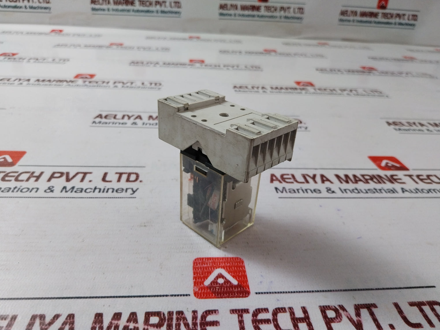 Omron Mk3P5-n Relay With Socket 250V Ac/28V Dc