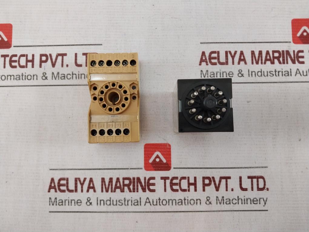 Omron Mks3Pin-5 Single Phase Relay With Base 250V Ac 50/60Hz 29812Ew 30V Dc