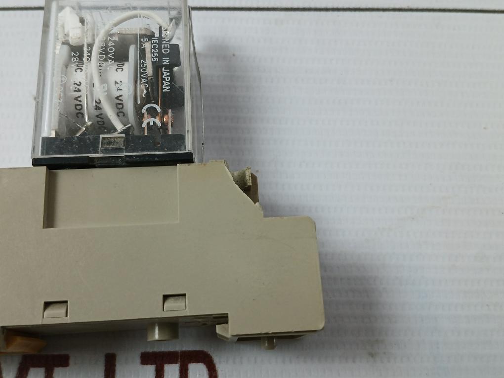 Omron My2N Miniature Power Relay With Socket Iec255 24V Dc 7A 250Vac