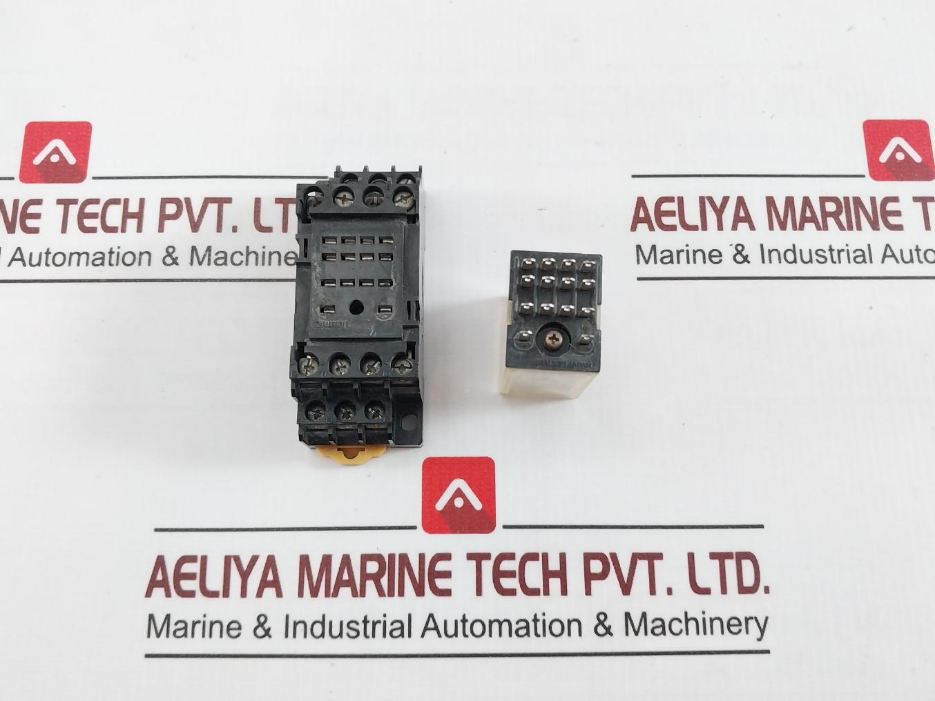 Omron My4-d Miniature Power Relay W/ Socket Pyf14A-e 5A 28V-dc1 Iec255 24Vdc