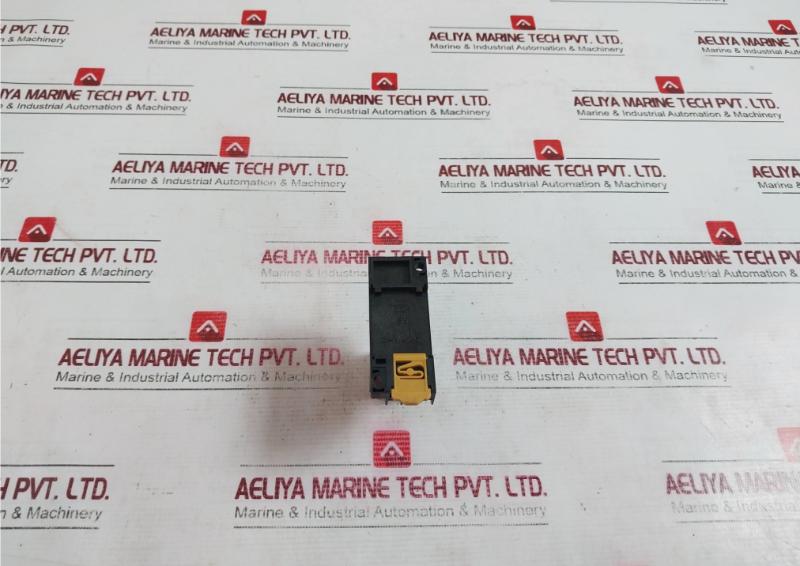 Omron My4 Miniature Power Relay Single Contact Plug-in Terminal 5A 30Vdc