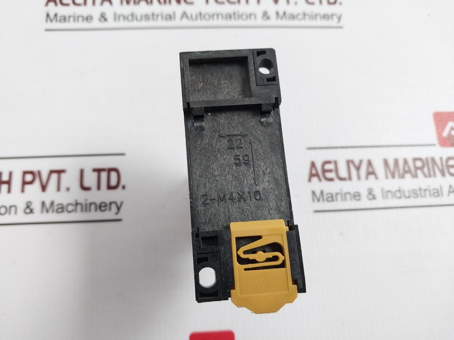 Omron My4 Miniature Power Relay With Base 220/240Vac (S) 5A 250Vac 30Vdc