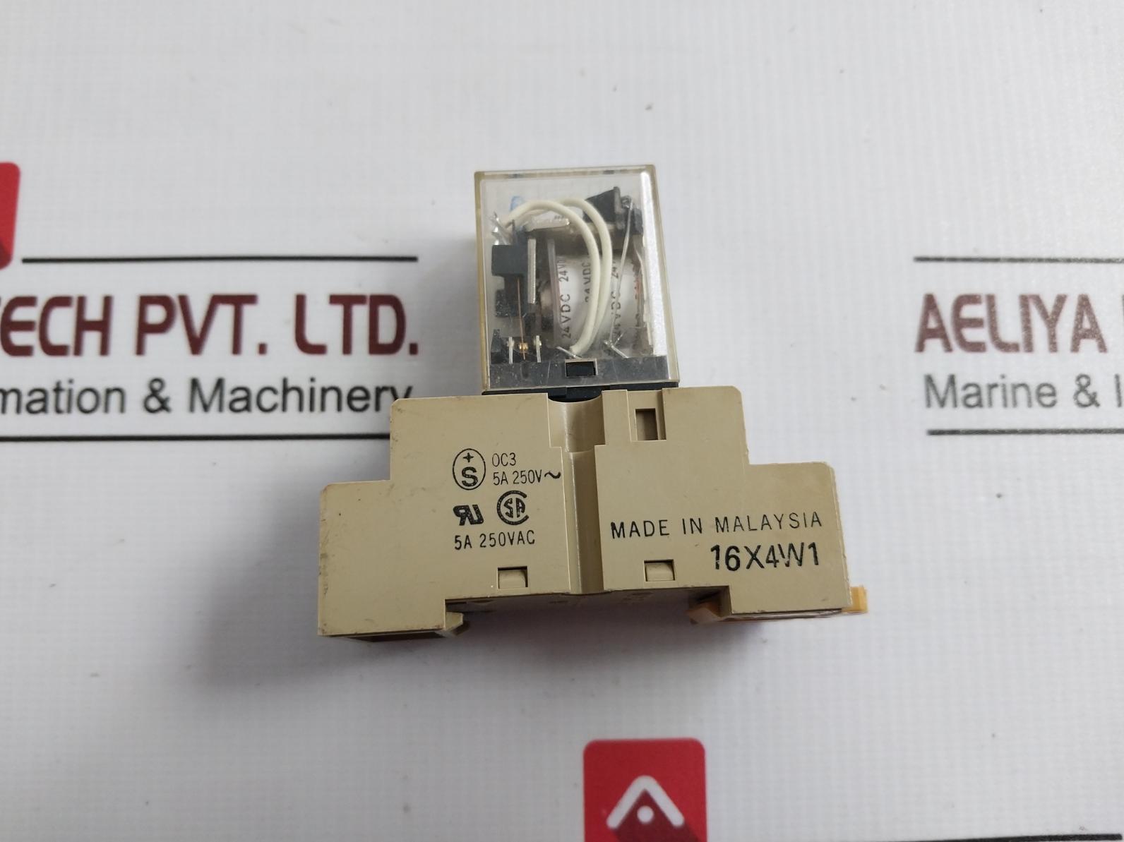 Omron My4N Miniature Power Relay With Base 24Vdc Pyf-14A-n