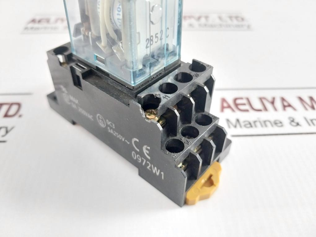 Omron My4Nj Power Relay 100/110Vac 5A 250Vac 3A 150Vac~& 240Vac 28Vdc Pyf14A-e