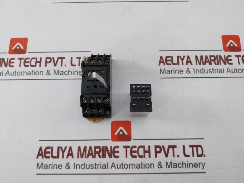 Omron My4Zn-d2 Miniature Power Relay W/ Base 30Vdc Pyf14A-e Max.5A 250Vac 24Vdc