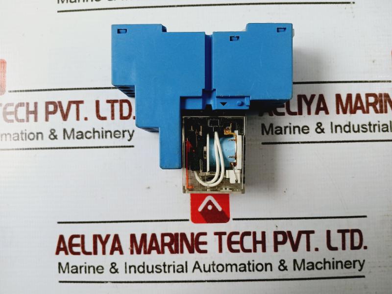 Omron My4n Miniature Power Relay W/ Finder 94.04 Series Socket 5a 250vac 30vdc