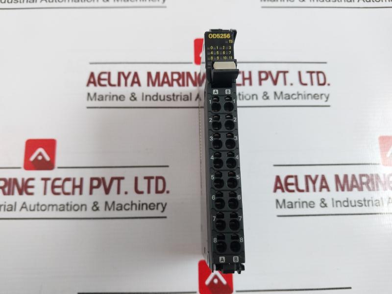 Omron Nx-od5256 Digital Output Unit 24Vdc 0.5A/P 4A/U