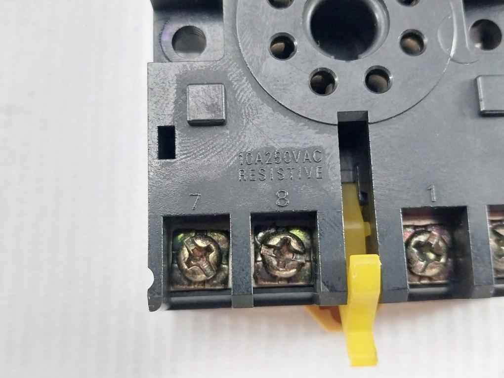 Omron P2Cf-08 Relay Socket 10A 250Vac