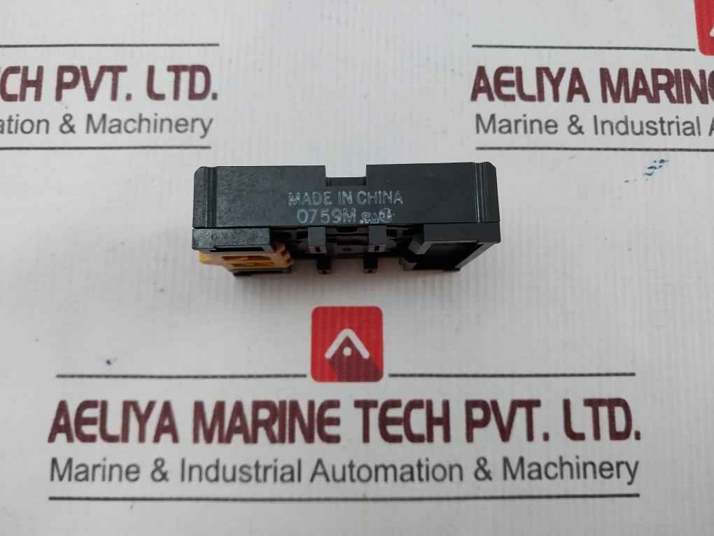 Omron P2Cf-08 Relay Socket 10A 250Vac