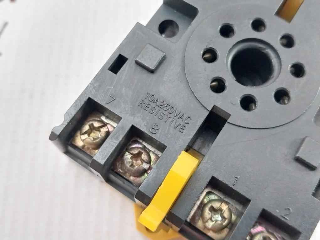 Omron P2Cf-08 Relay Socket 10A 250Vac
