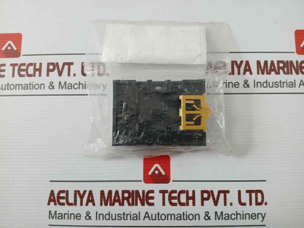 Omron P2Cf-08 Relay Socket 10A 250Vac
