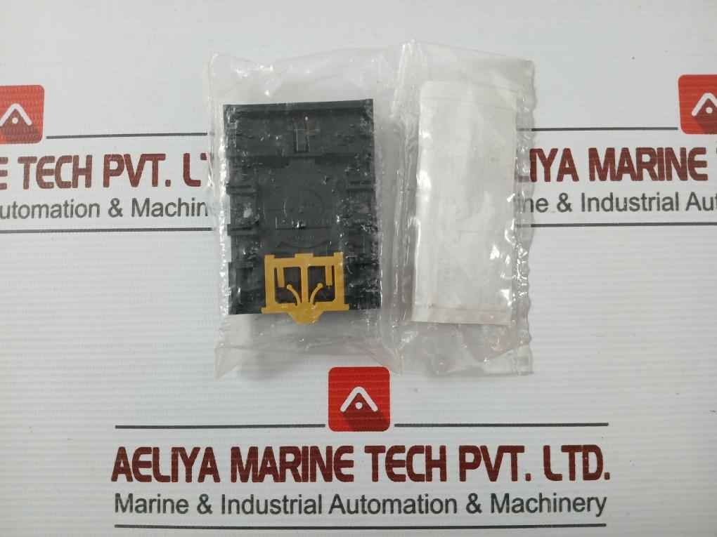 Omron P2Cf-08 Relay Socket 10A 250Vac