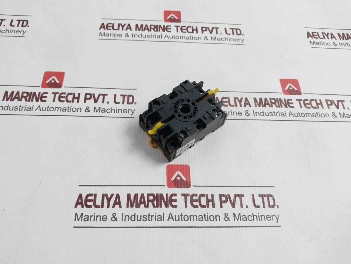 Omron P2Cf-11-e Relay Socket 10A 250Vac.