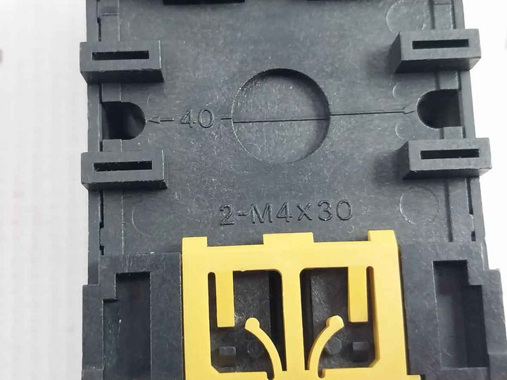 Omron P2Cf-11-e Relay Socket 10A 250Vac.