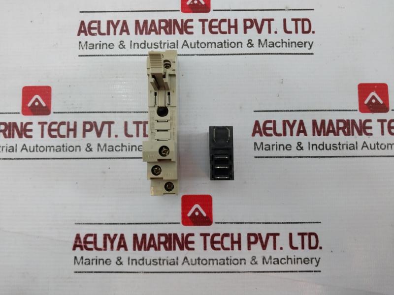 Omron P2Rf-05-e Socket Din Rail/Surface Mounting 5-pin Screw Terminals 10A 250V Ac