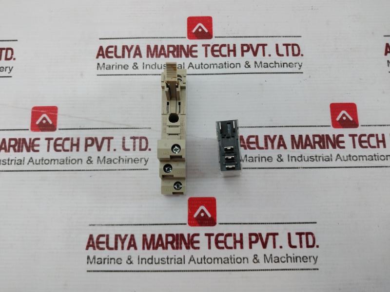 Omron P2Rf-05-e Socket With Relay Ac250V Dc30V