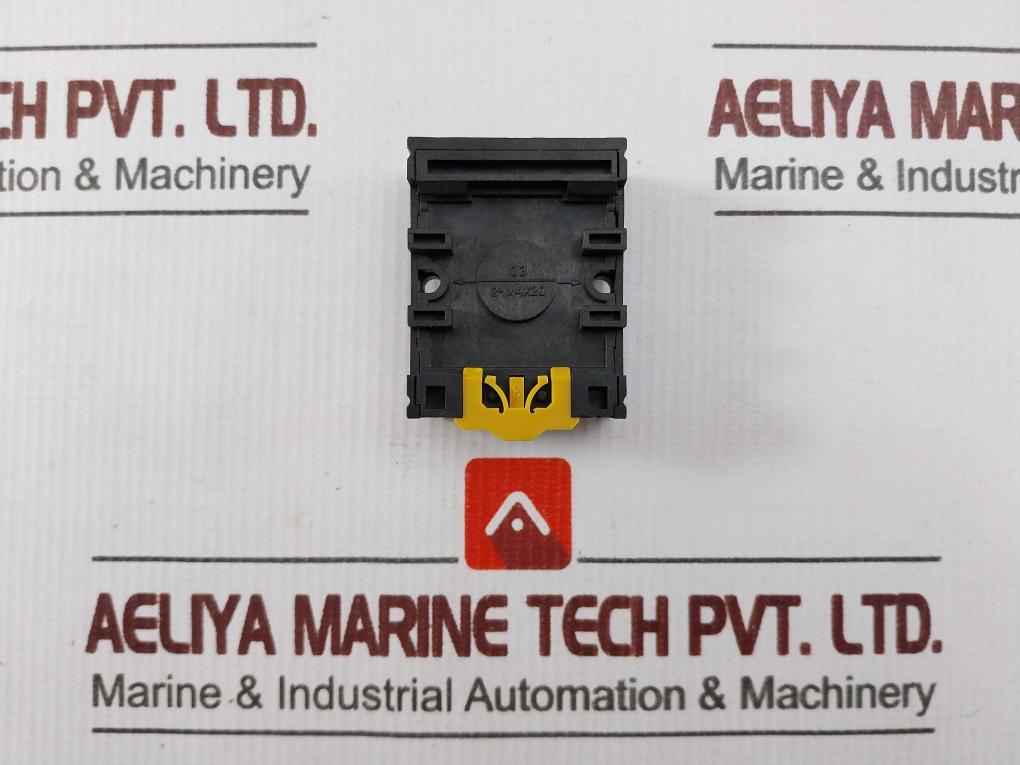 Omron Pf083A-e Relay Base Socket – Din Rail