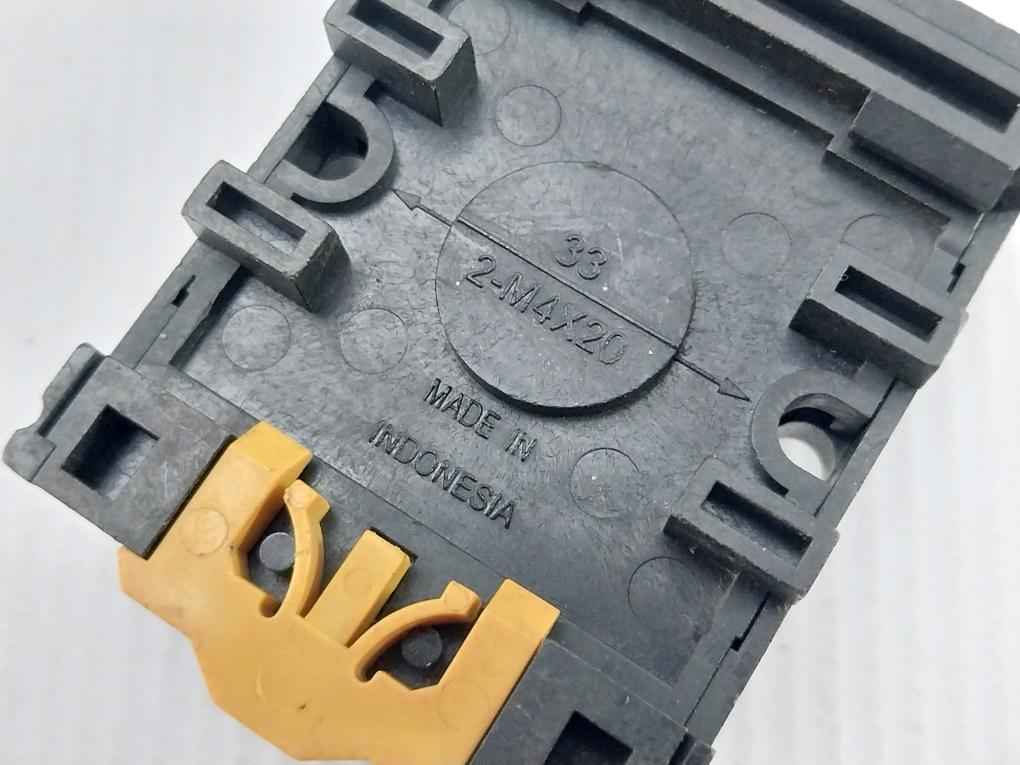 Omron Pf083A-e Relay Socket 10A 250V~